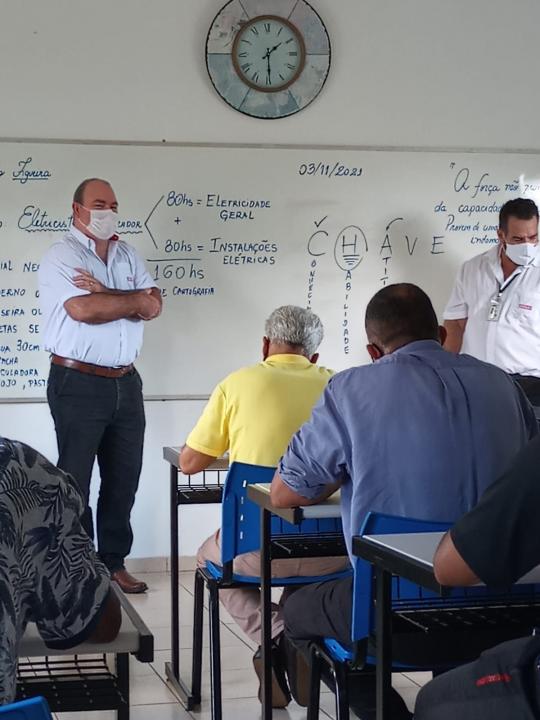 Foto 16 de 20 — Associação consegue parceria e leva curso profissionalizante para moradores do bairro